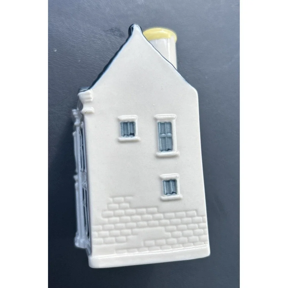 2017 #98 KLM Airlines Delft House. Sealed. Empty.  Ex. Condition.